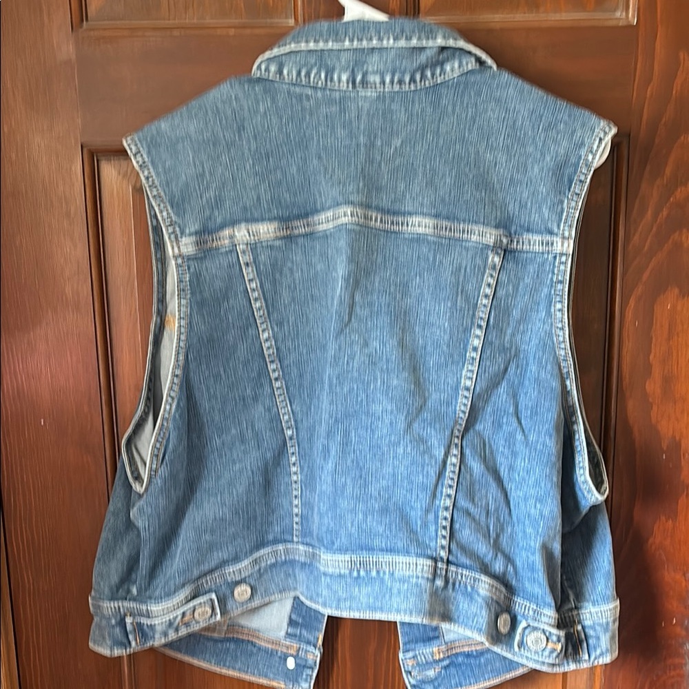 Torrid Light Blue Denim Vest size 3- worn only to try on once. Plus Size - Picture 5 of 5